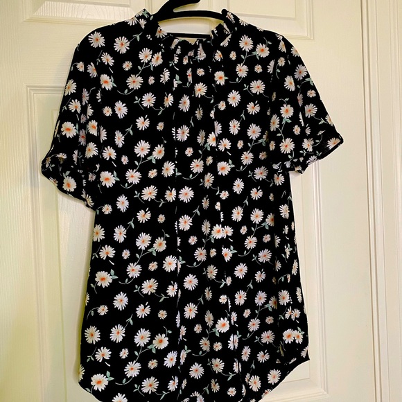 BNWT Black Daisy blouse. - Picture 1 of 3